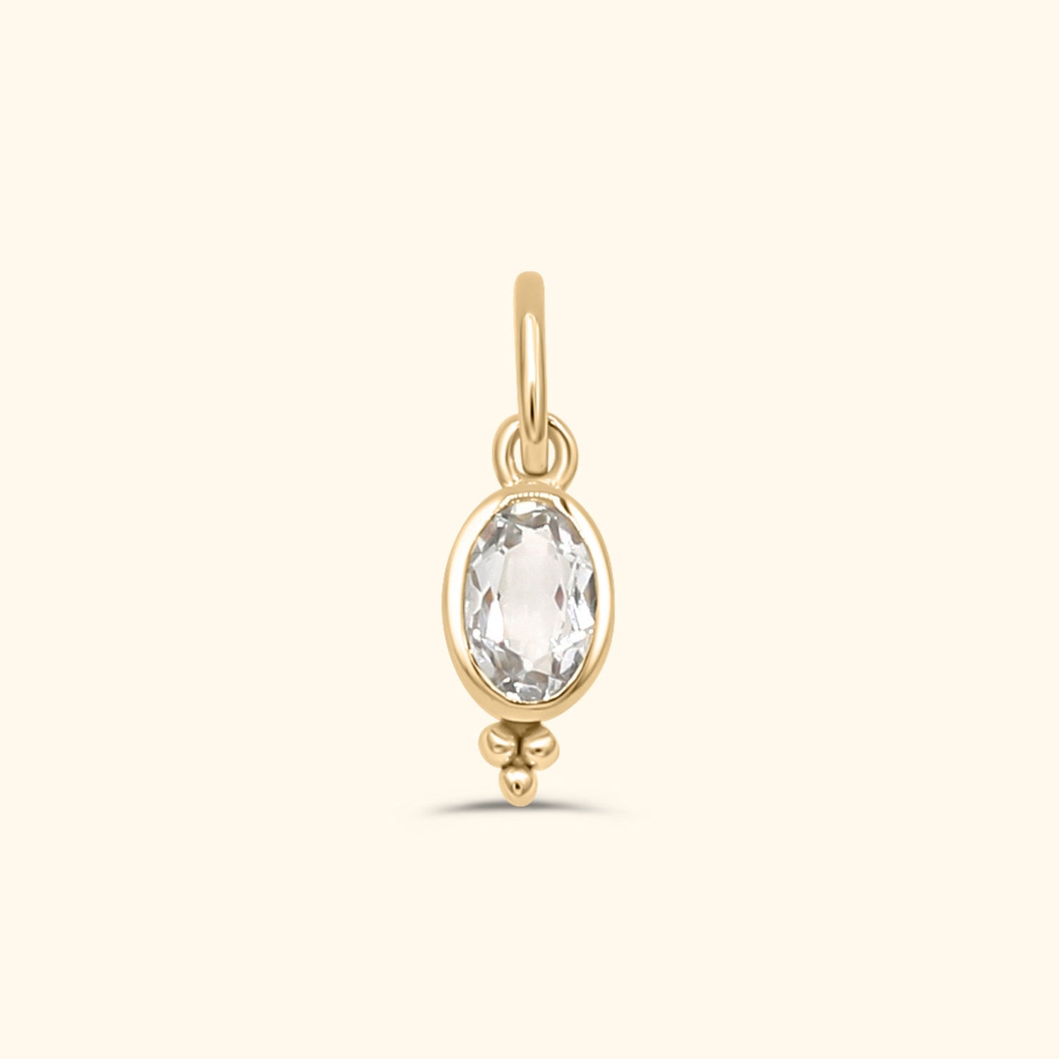 Gold plated birthstone hanger met ovale witte topaas en sierlijk detail – Josephina Jewelry